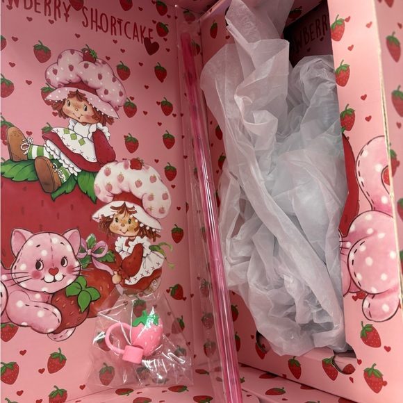 Stanley Pink Strawberry Shortcake Tumbler - Picture 4 of 4